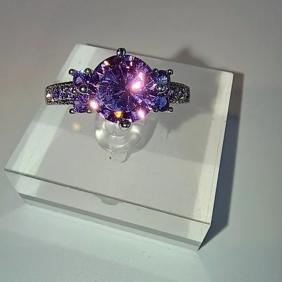 Elegant Purple Gemstone Ring - Picture 11 of 16